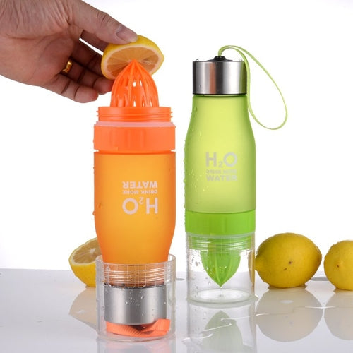 Bouteille de presse jus de fruit au citron